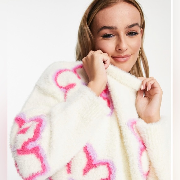 Bershka Fluffy Floral Logo Sweater in White - Picture 4 of 11